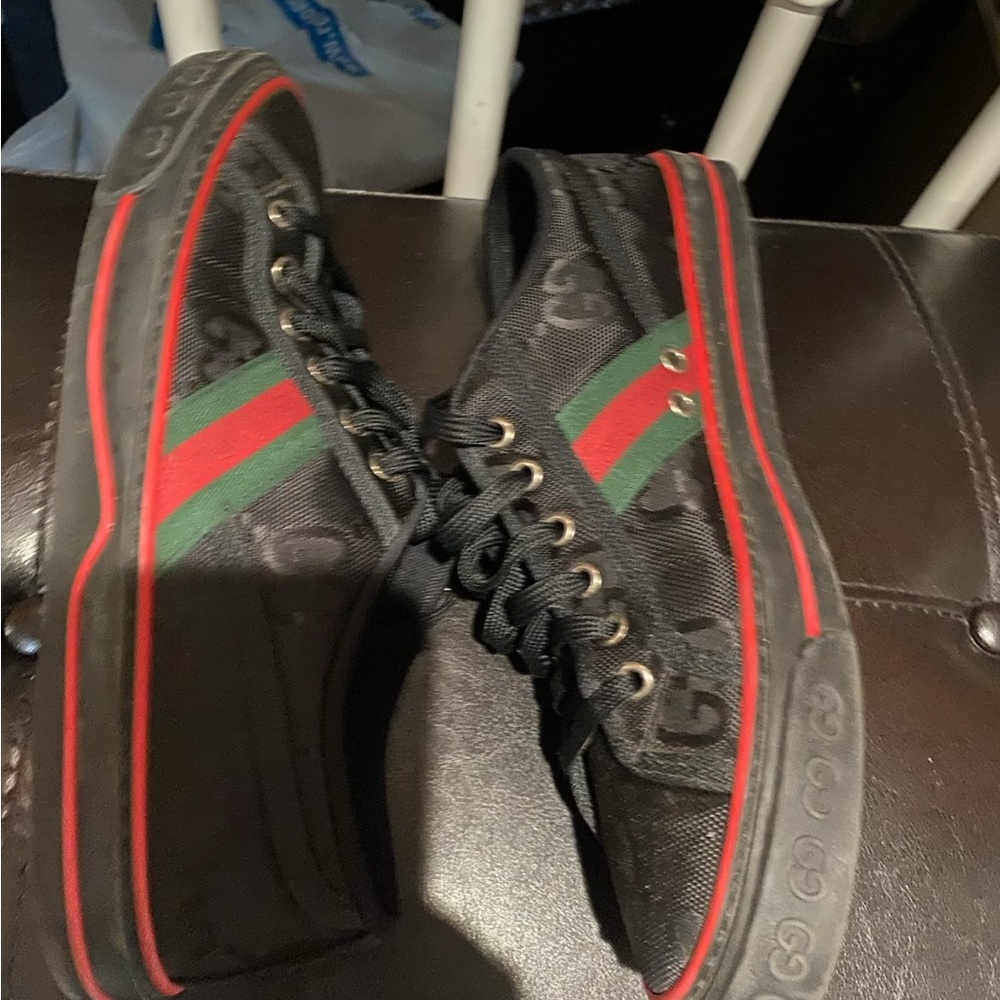 Gucci Men's Black Sneakers with Red and Green Stripes